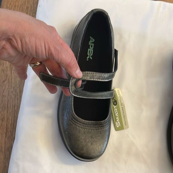 APEX WOMENS MARY JANE STYLE PEWTER SHOES.   NEW WITH TAGS - Picture 4 of 13
